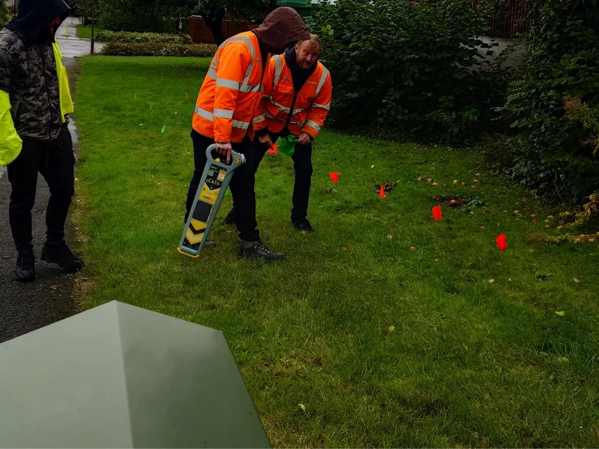Location of underground utilities using cat & genny. EUSR Cat 1
